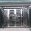 Mẫu cửa inox 4 cánh đan chéo đẹp cho nhà sang