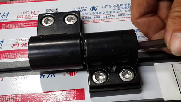 Mẫu phụ kiện bản lề 3D Kinlong có thể được điều chỉnh một cách linh hoạt