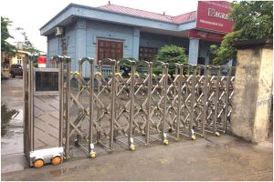Cổng xếp inox tự động chạy bánh ray V Agribank - Sơn La