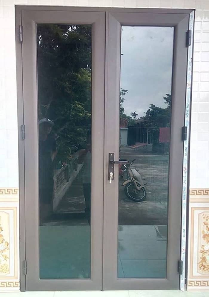 Cửa nhôm kính việt pháp 2 cánh hệ 450 màu ghi sáng