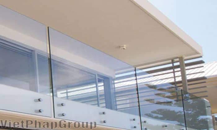 Lan can kính ngoài trời bắt pass inox đẹp