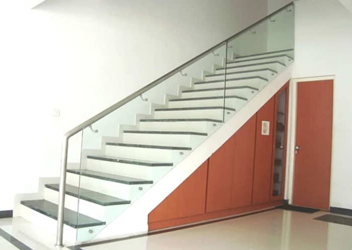 Lắp đặt cầu thang kính inox giá rẻ