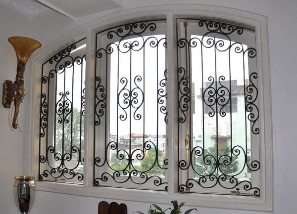 Hoa sắt cửa sổ hiện đại uốn lượn nghệ thuật