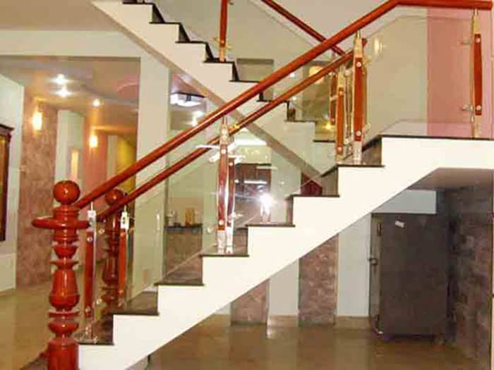Mẫu chân trụ bắt trên mặt bậc thang
