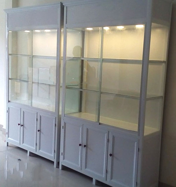 Mẫu tủ trưng bày bán hàng hóa nhôm màu trắng sứ