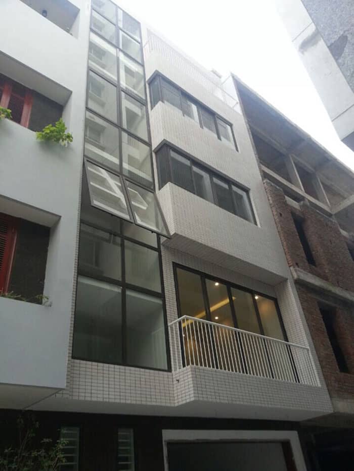 Vách cửa nhôm kính hệ việt pháp thông tầng