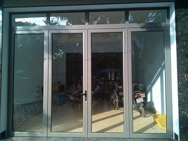 Mẫu cửa nhôm cao cấp mặt tiền 4 cánh 4500 đẹp