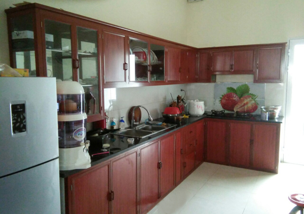 Tủ bếp treo tường nhôm vân gỗ đẹp