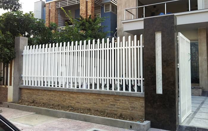 Mẫu cổng tường rào màu trắng thiết kế hiện đại sang trọng