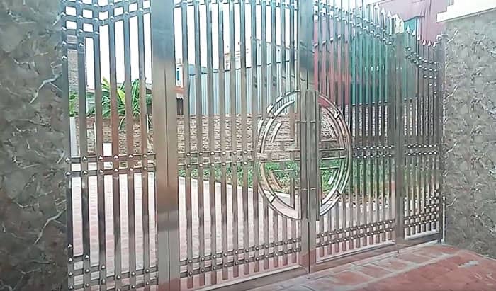 Cung cấp cổng inox mẫu tay cầm hình chữ thọ đẹp ấn tượng