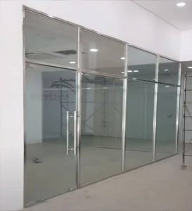 Mẫu cửa inox vách kính văn phòng cường lực sang trọng