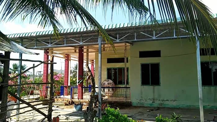 Bắn mái tôn trọn gói cho nhà vườn đẹp