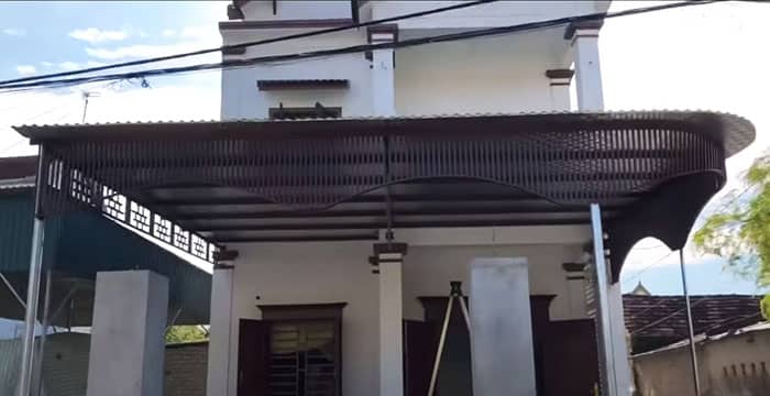 Mái tôn trước hiên nhà đẹp