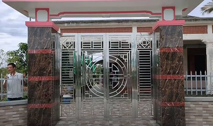 Mẫu cổng inox 4 cánh đẹp cho nhà thêm sang