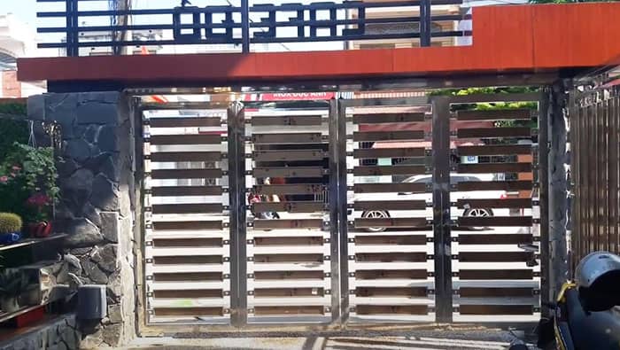 Mẫu cổng inox 4 cánh lắp đặt mô tơ tự động