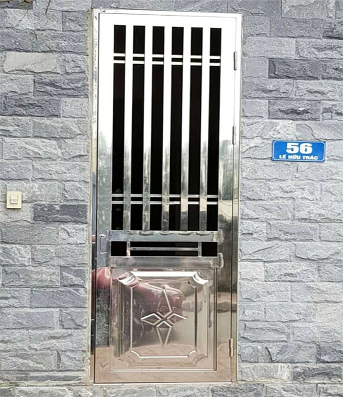Mẫu cửa 1 cánh inox pano huỳnh đẹp hiện đại