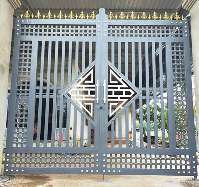 Mẫu cửa sắt mạ kẽm sang trọng đẳng cấp