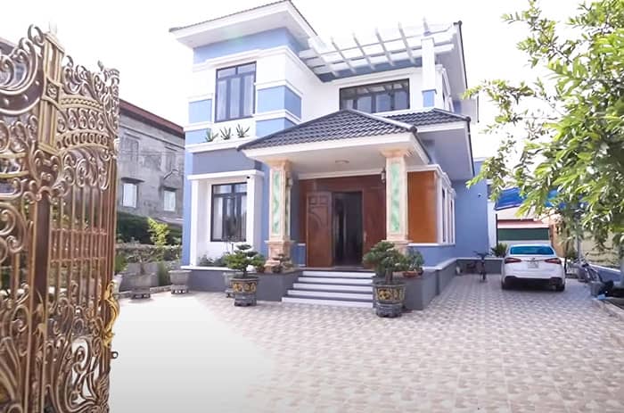 Hiên nhà làm từ kính cường lực giúp giảm nhu cầu sử dụng điện rất hiệu quả