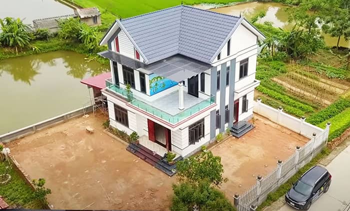 Biệt thự thôn quê lắp lan can kính cực chất