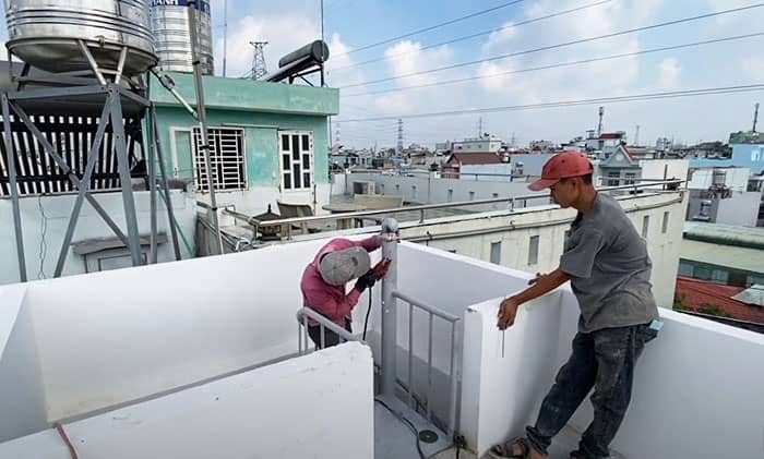 Thi công lắp đặt mẫu cầu thang xoắn để lên sân thượng