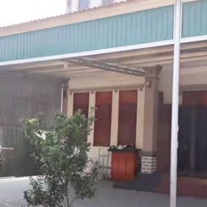 Mẫu làm mái che hiên bằng tôn phẳng sang trọng