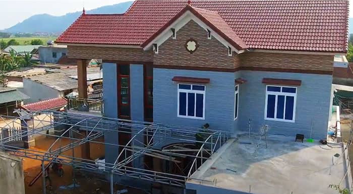 Lắp đặt khung sắt mái che hiên bằng tôn