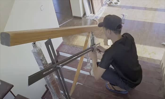 Hướng dẫn cách đo kính làm cầu thang bằng thanh ke nhôm