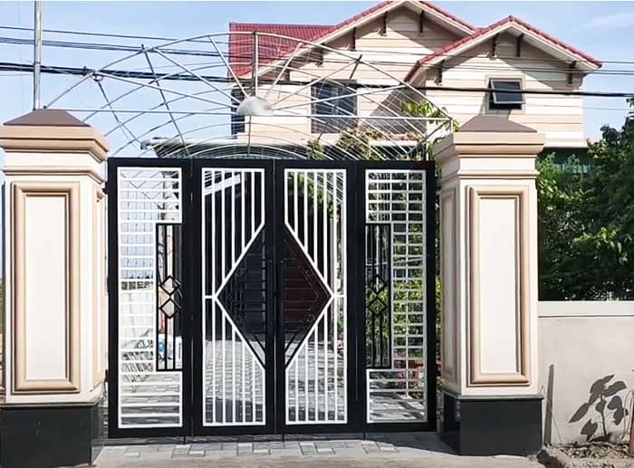 Mẫu cổng 4 cánh sắt hộp thiết kế đơn giản đẹp cho nhà biệt thự