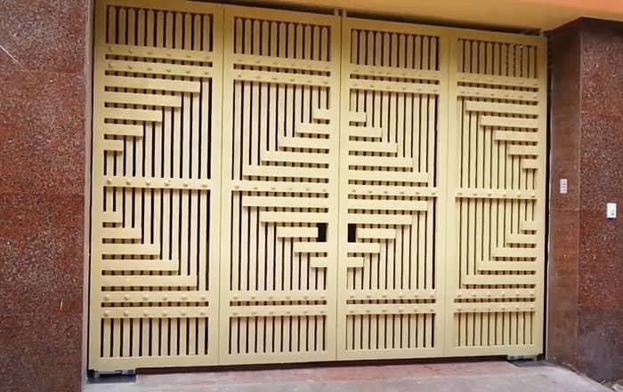 Mẫu cửa sắt 4 cánh sơn tĩnh điện bền đẹp mãi cùng thời gian