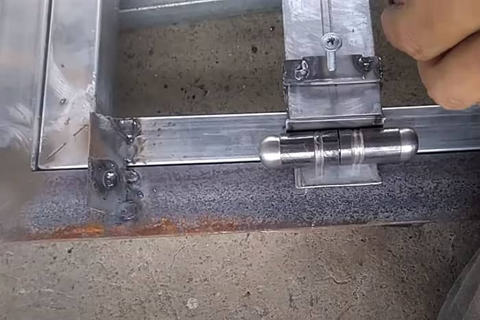 Cách vào bản lề cửa sắt