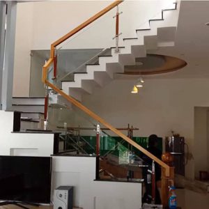 Mẫu lan can cầu thang kính cường lực nhà phố đẹp nhất