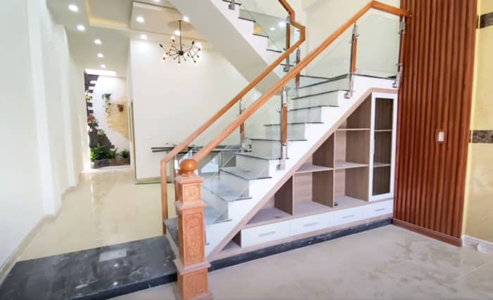 Mẫu cầu thang nhà ống đẹp ấn tượng