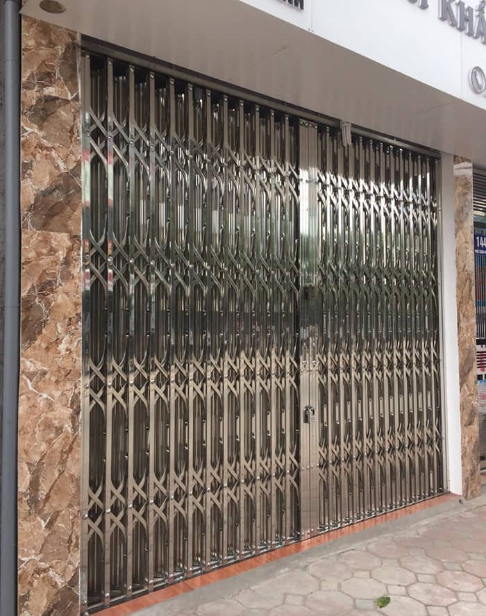 Gia công mẫu cửa xếp inox 304 bền đẹp mãi cùng thời gian