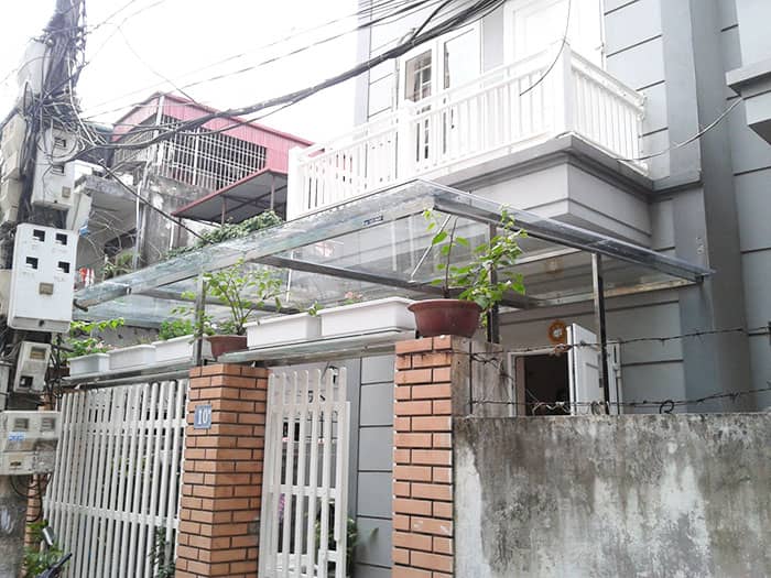 Hàn và lắp đặt mái che kính cường lực trước nhà khung đón inox bền đẹp