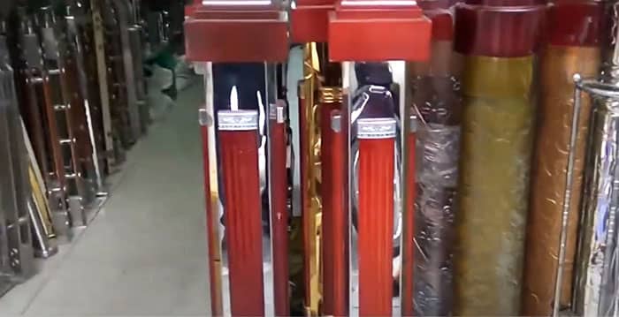 Mẫu chân trụ cái inox ốp gỗ lắp cho cầu thang đẹp nhất quả đất
