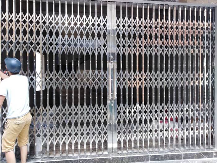 Chuyên thi công cửa xếp inox tại hà nội giá tốt nhất