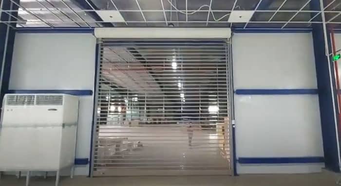 Mẫu cửa cuốn xuyên sáng lắp đặt cho nhà xường công nghiệp