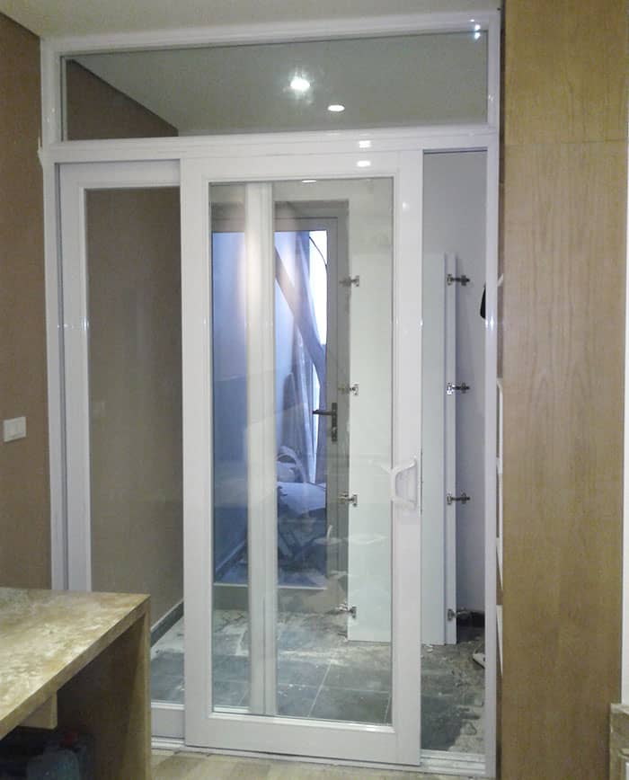 Mẫu cửa nhôm việt pháp mở trượt lùa màu trắng sứ đẹp ấn tượng