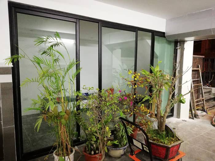 Giá cửa nhôm kính việt pháp rẻ đẹp được khách hàng yêu thích