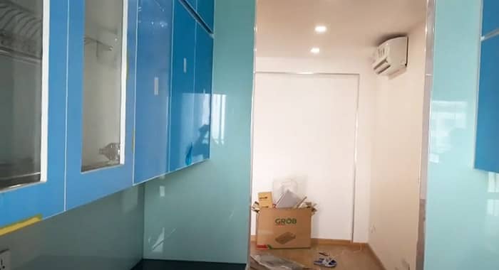 Kính cường lực sơn màu xanh ngọc rất được ưa chuộng trong đời sống
