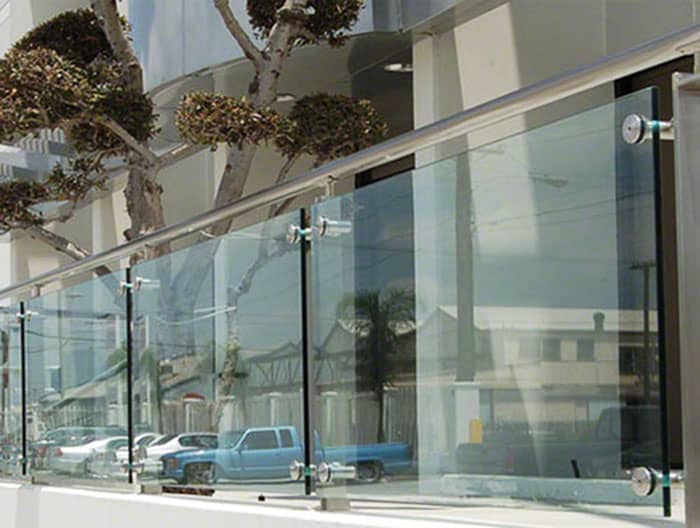 Mẫu lan can inox kính trụ đơn cao hàng đẹp