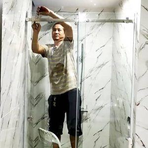 Lắp đặt cửa trượt lùa kính tắm nhà vệ sinh hiện đại