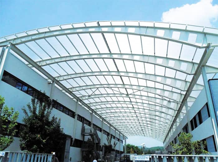 Mai lop nhua polycarbonate mau trang sang dep