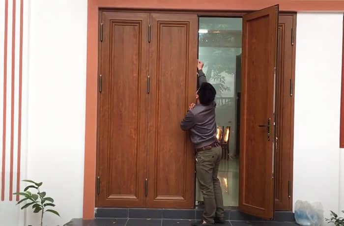 Mau cua chinh nhom viet phap van go pano sang trong