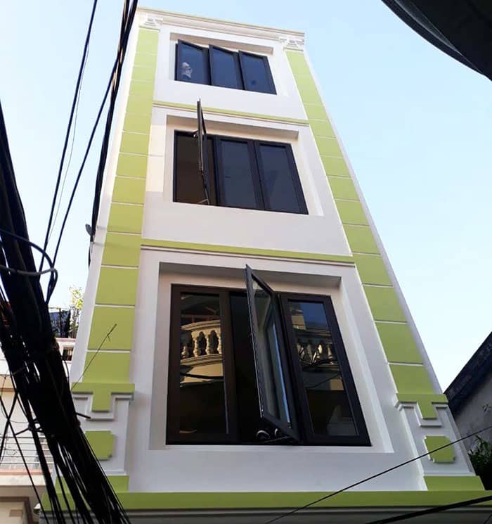 Mẫu cửa sổ nhôm việt pháp mở quay màu đen sang trọng