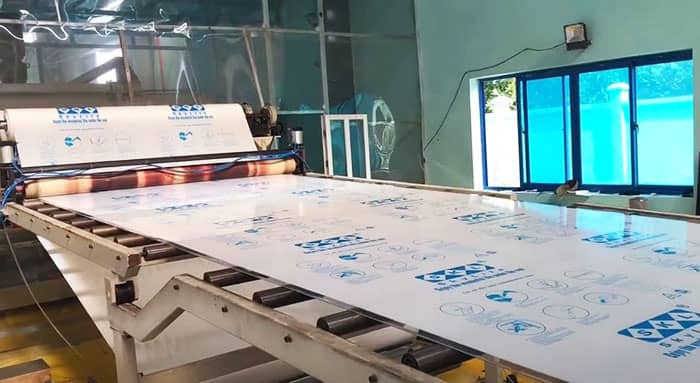 Sản xuất tấm lợp lấy sáng phẳng hàng đẹp