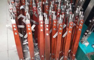 Tru lan can kinh chan cao inox op go
