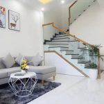 Mẫu cầu thang chữ u lắp kính đẹp sang trọng