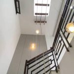 Ô thoáng lấy sáng giếng trời cho cầu thang sắt hộp đẹp