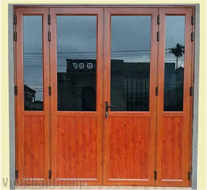 Cửa đi mở quay 4 cánh màu vân gỗ